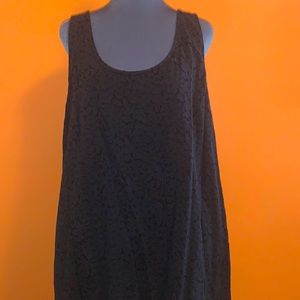 26/28 Black sleeveless textured top
